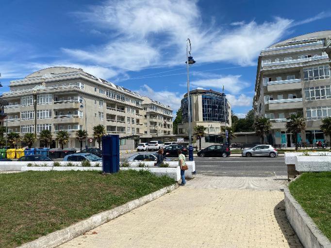 Samil primera línea de playa Vigo Exterior foto